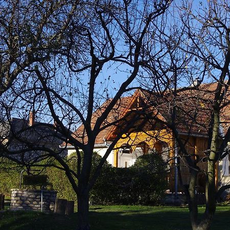 Devenyi Vendeghaz Apartment Csesznek Екстериор снимка