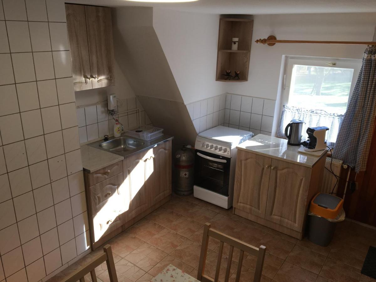 Devenyi Vendeghaz Apartment Csesznek Екстериор снимка