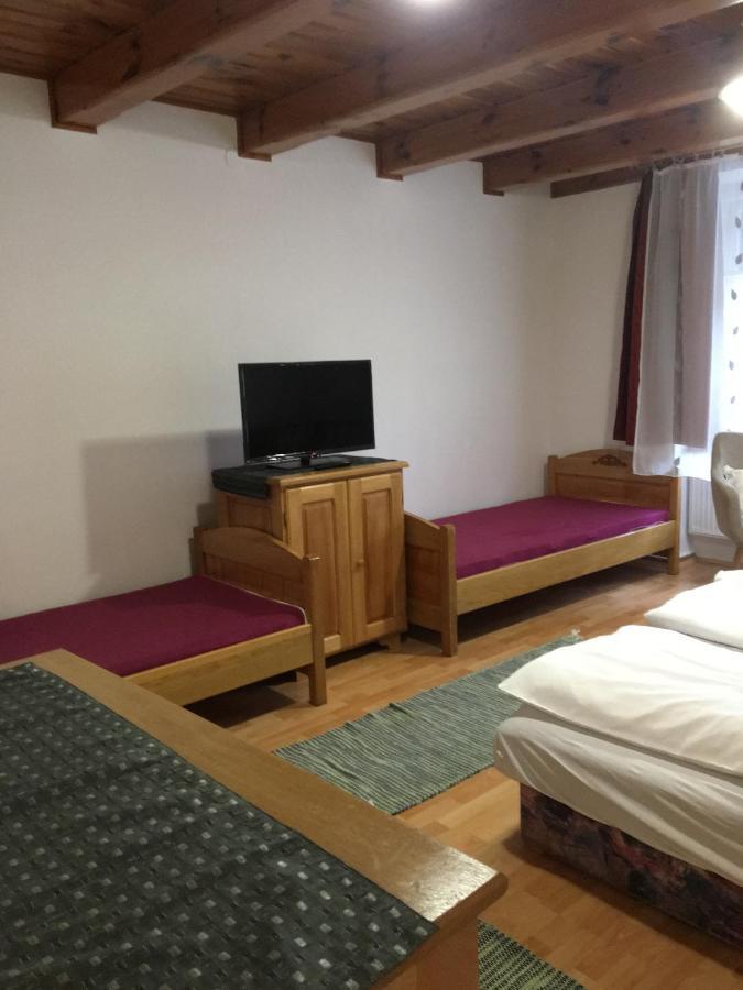 Devenyi Vendeghaz Apartment Csesznek Екстериор снимка