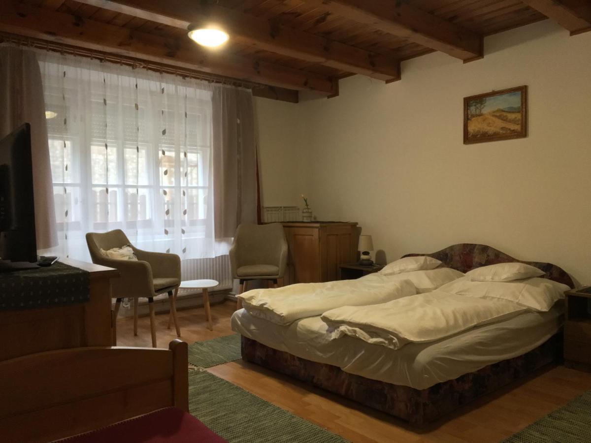 Devenyi Vendeghaz Apartment Csesznek Екстериор снимка