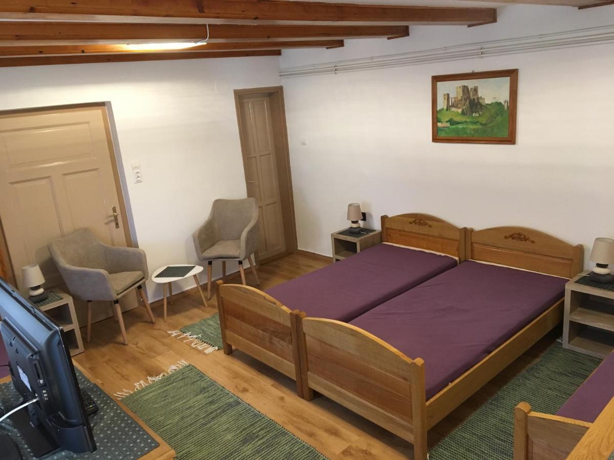Devenyi Vendeghaz Apartment Csesznek Екстериор снимка
