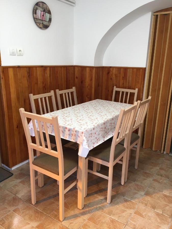 Devenyi Vendeghaz Apartment Csesznek Екстериор снимка