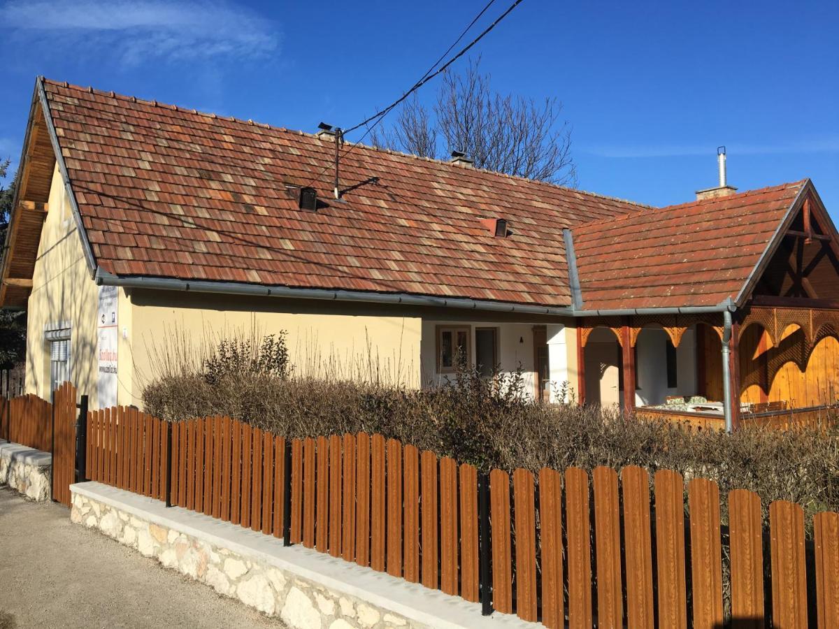 Devenyi Vendeghaz Apartment Csesznek Екстериор снимка