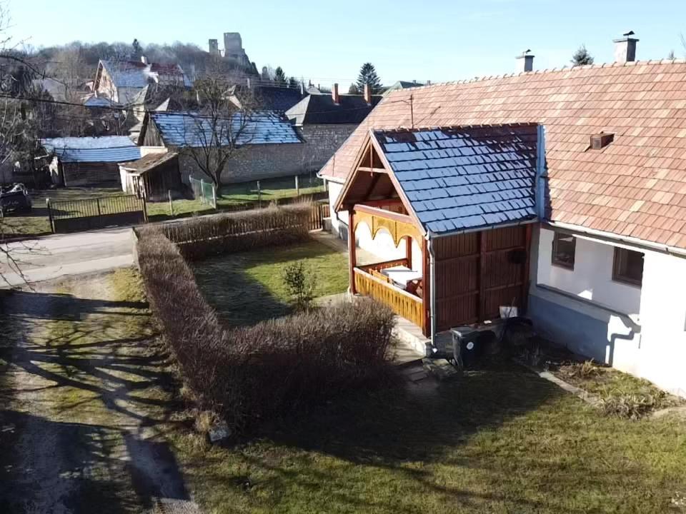 Devenyi Vendeghaz Apartment Csesznek Екстериор снимка