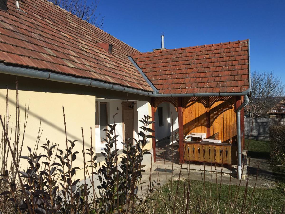 Devenyi Vendeghaz Apartment Csesznek Екстериор снимка