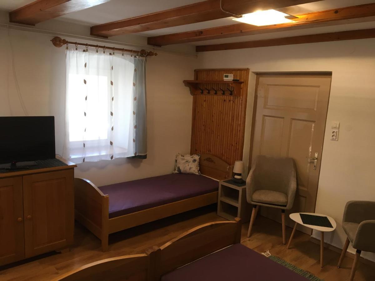 Devenyi Vendeghaz Apartment Csesznek Екстериор снимка