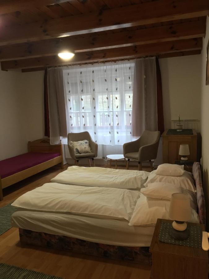 Devenyi Vendeghaz Apartment Csesznek Екстериор снимка