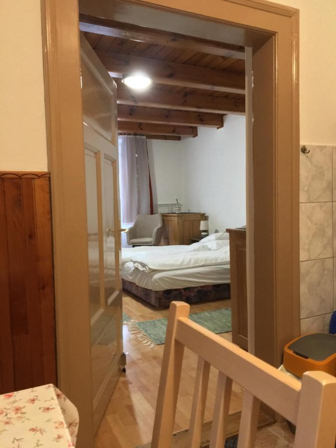 Devenyi Vendeghaz Apartment Csesznek Екстериор снимка