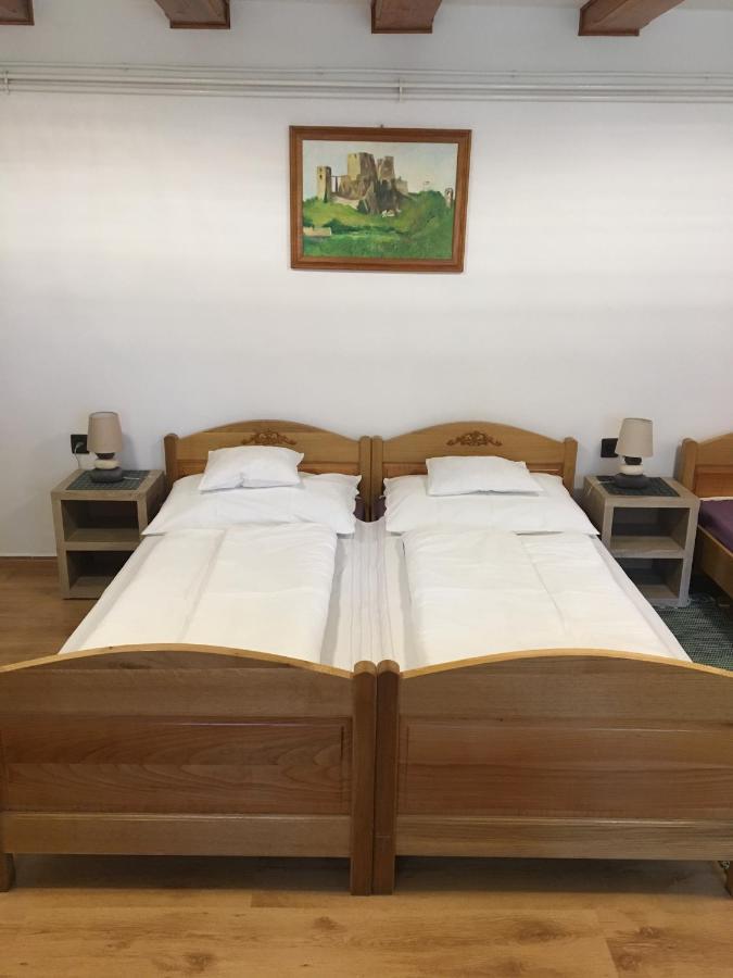 Devenyi Vendeghaz Apartment Csesznek Екстериор снимка