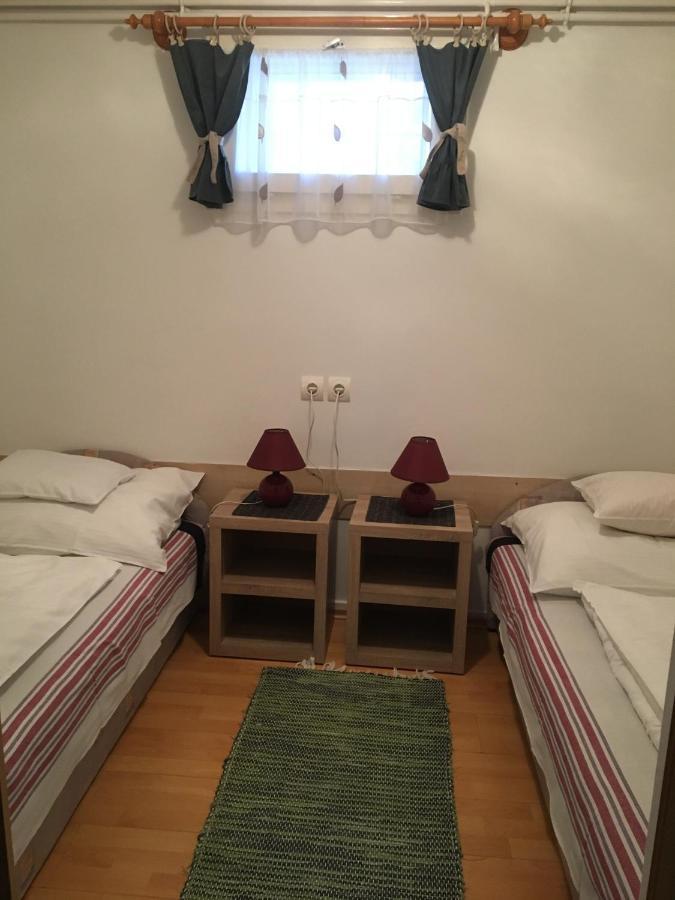 Devenyi Vendeghaz Apartment Csesznek Екстериор снимка