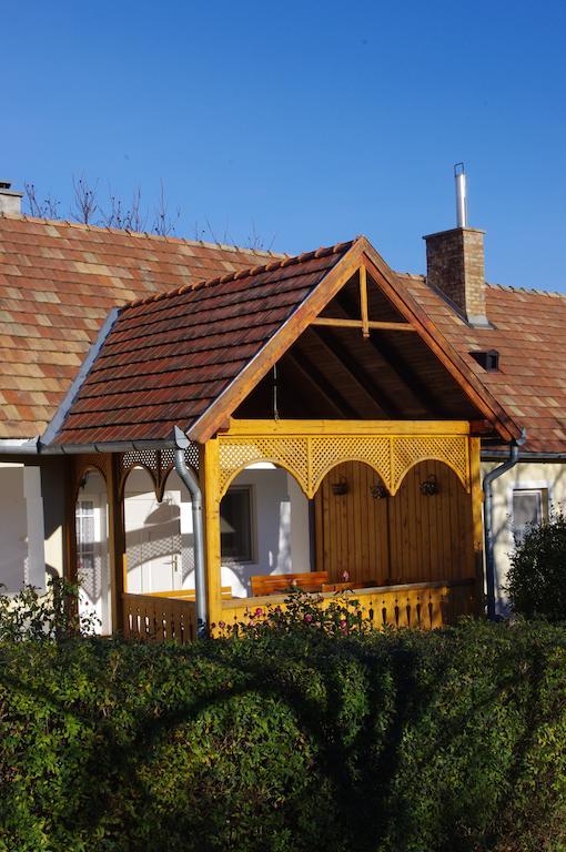Devenyi Vendeghaz Apartment Csesznek Екстериор снимка