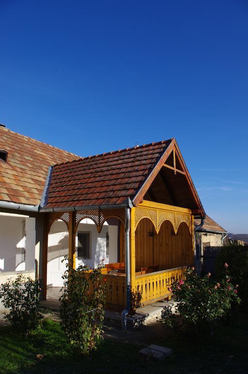 Devenyi Vendeghaz Apartment Csesznek Екстериор снимка