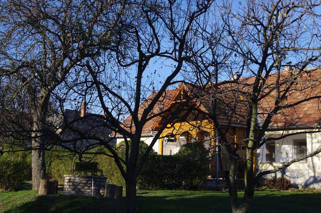 Devenyi Vendeghaz Apartment Csesznek Екстериор снимка
