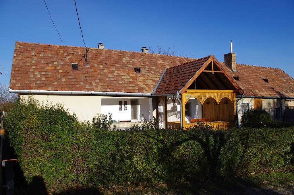 Devenyi Vendeghaz Apartment Csesznek Екстериор снимка