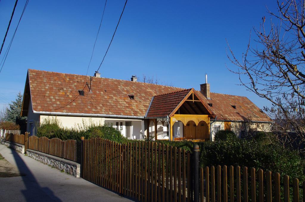 Devenyi Vendeghaz Apartment Csesznek Екстериор снимка